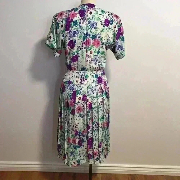 ‼️SALE‼️ 2/$25 Vintage Printed Dress with Pleated Skirt - Picture 5 of 7